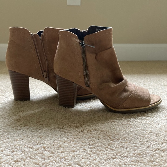 White Mountain Size 8 1/2 Brown Boots - Picture 1 of 5